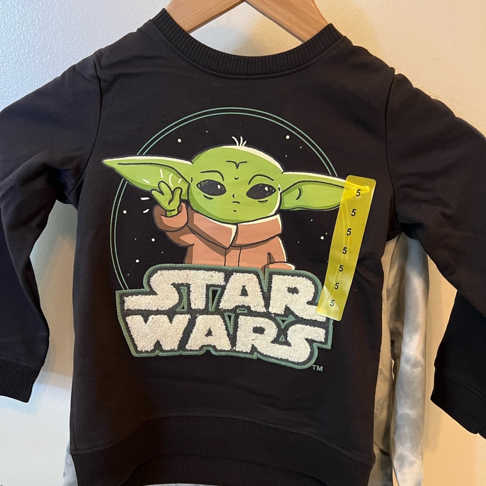 Mandolorian sweaters New with tags size 5